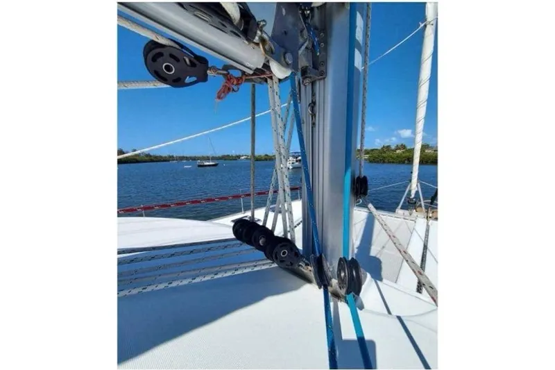 Slide: The Image of 2006 Lagoon 410-S2 sailboat rigging with scenic water backdrop. - 30