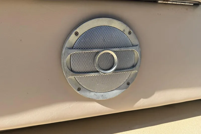 Slide: The Image of Round speaker on 2015 Sweetwater 2286 BF boat, mounted on beige surface. - 18