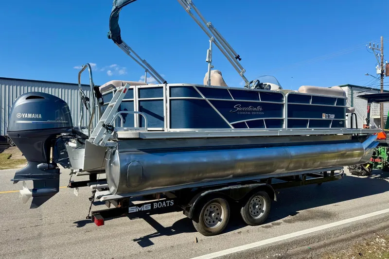 Slide: The Image of 2015 Sweetwater 2286 BF pontoon boat on trailer with Yamaha outboard motor. - 4