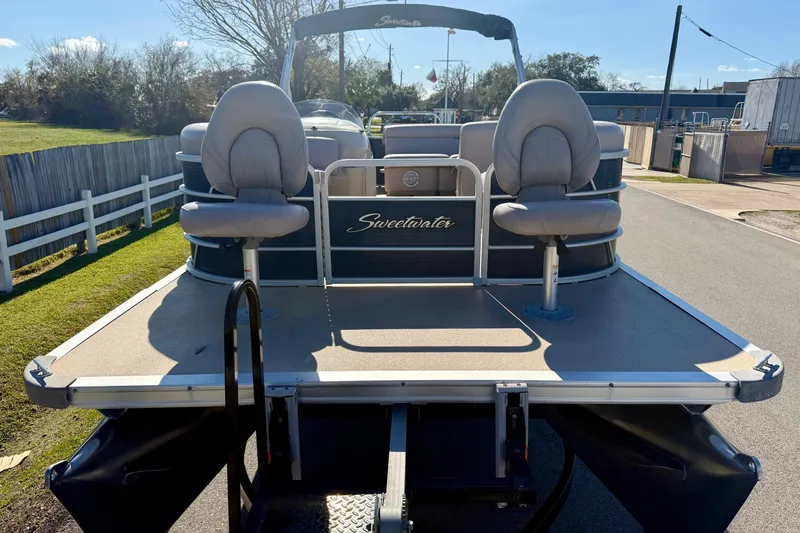 Slide: The Image of 2015 Sweetwater 2286 BF pontoon boat with dual seats and spacious deck. - 6