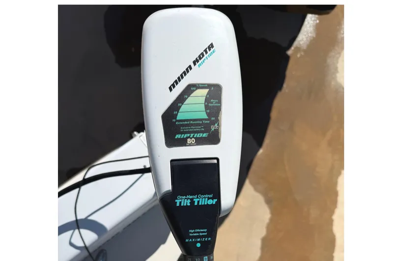 Slide: The Image of Minn Kota Riptide motor on 2008 Pathfinder 2200 Tournament Edition boat. - 12