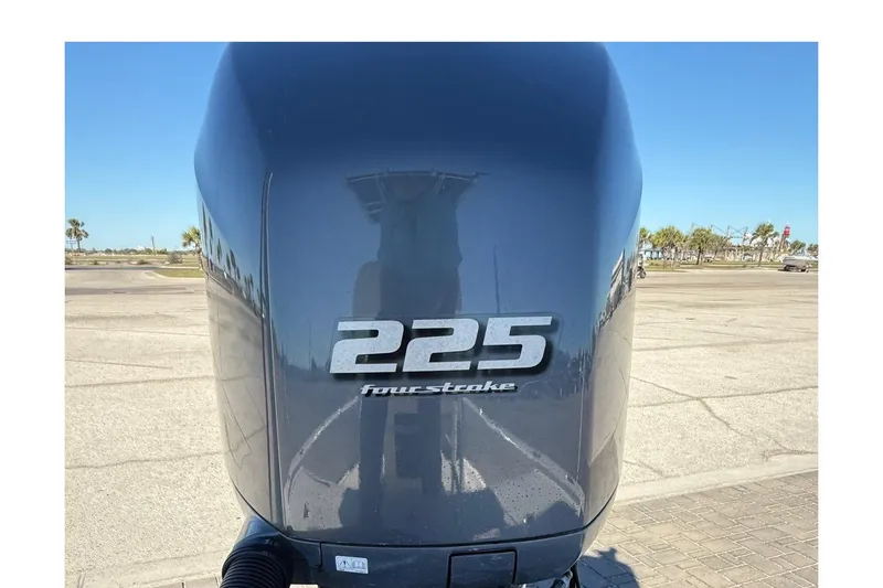 Slide: The Image of 2008 Pathfinder 2200 Tournament Edition outboard motor, 225 horsepower, four-stroke engine. - 17