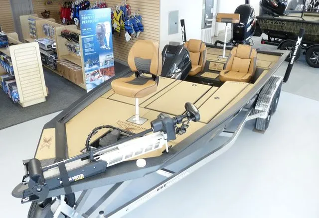 The Image of Xpress Hyper-Lift Bass H20 2026 - 1