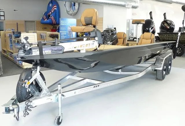 Slide: The Image of Xpress Hyper-Lift Bass H20 2026 - 2