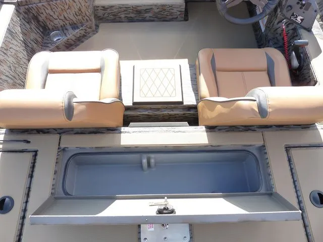 Slide: The Image of Xpress Hyper-Lift Crappie H18C 2026 - 11