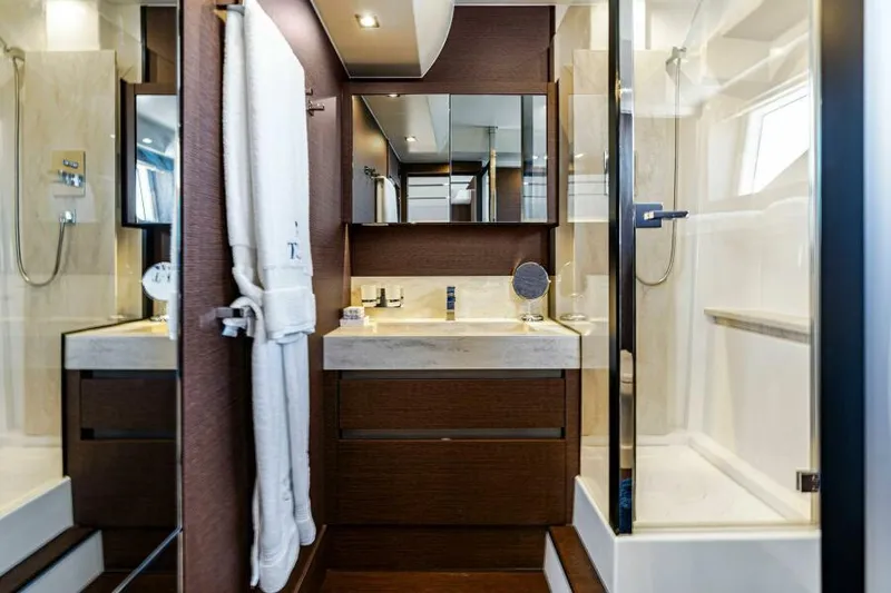 Slide: The Image of Master Stateroom Head - 32