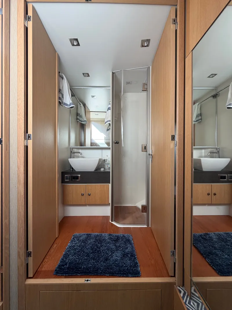 Slide: The Image of Fairline Squadron 42 2015 - 30