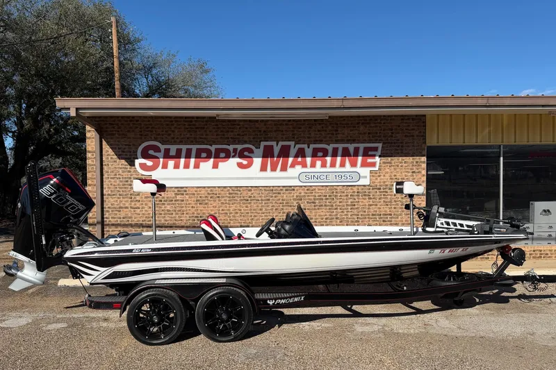 The Image of 2024 Phoenix 921 Elite II boat at Shipp's Marine dealership. - 1
