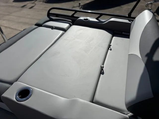 Slide: The Image of Avalon LSZ Versatile Rear Bench - 23' 2025 - 15