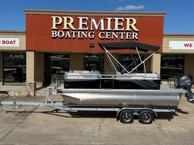 The Image of Avalon Venture Quad Lounge - 19' 2026 - 1