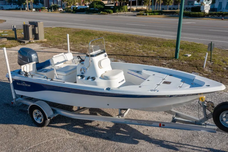 Slide: The Image of 2011 NauticStar 1910 NauticBay boat with Yamaha 115 engine, interior view. - 22