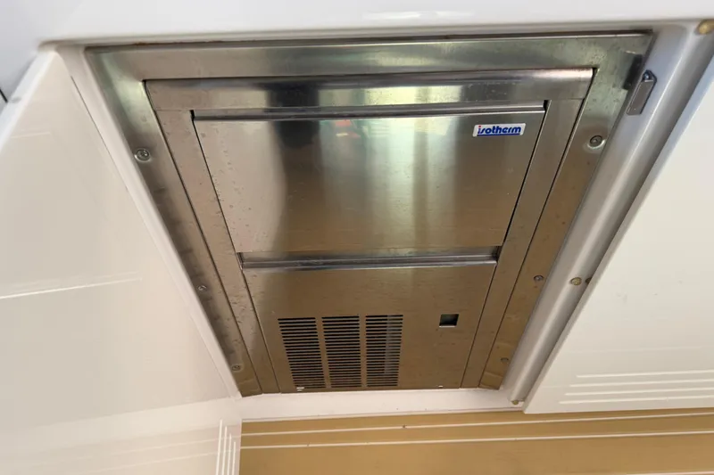 Slide: The Image of Built-in stainless steel appliance on 2014 Sea Ray 540 Sundancer yacht. - 40