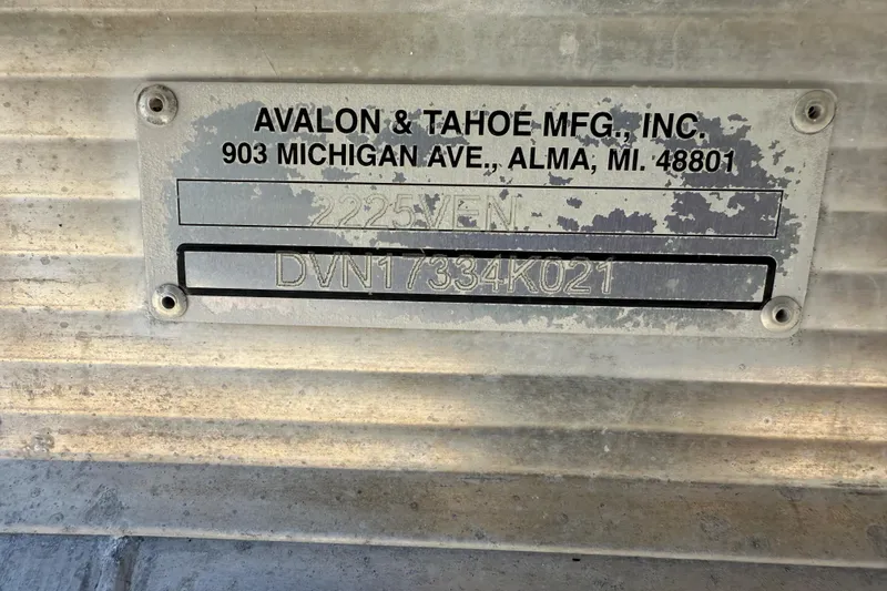 Slide: The Image of Metal identification plate for Avalon 2280 Venture Quad Lounger, 2020 model, by Avalon & Tahoe MFG. - 25