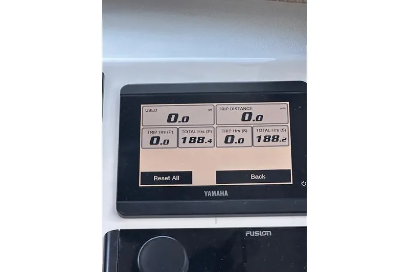 Slide: The Image of Parker Marine 2820 XLD Sport Cabin 2024 - 5