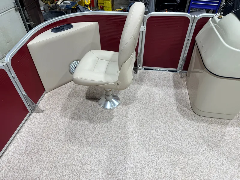 Slide: The Image of Weeres 200 Allure Fish Pontoon 2016 - 13