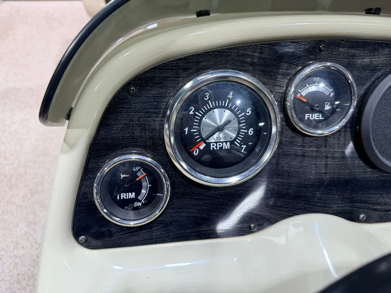 Slide: The Image of Weeres 200 Allure Fish Pontoon 2016 - 26