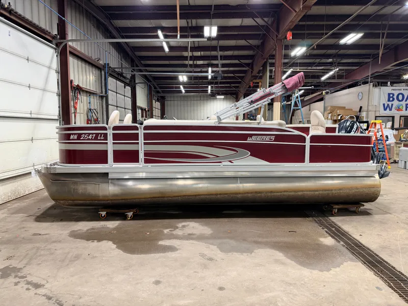 Slide: The Image of Weeres 200 Allure Fish Pontoon 2016 - 51