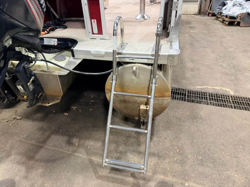 Slide: The Image of Weeres 200 Allure Fish Pontoon 2016 - 64