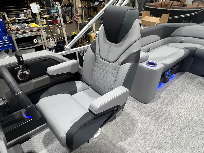 Slide: The Image of Tahoe LTZ 2385 Elite Cruise Tritoon & Honda 4-Stroke EFI 2026 - 11