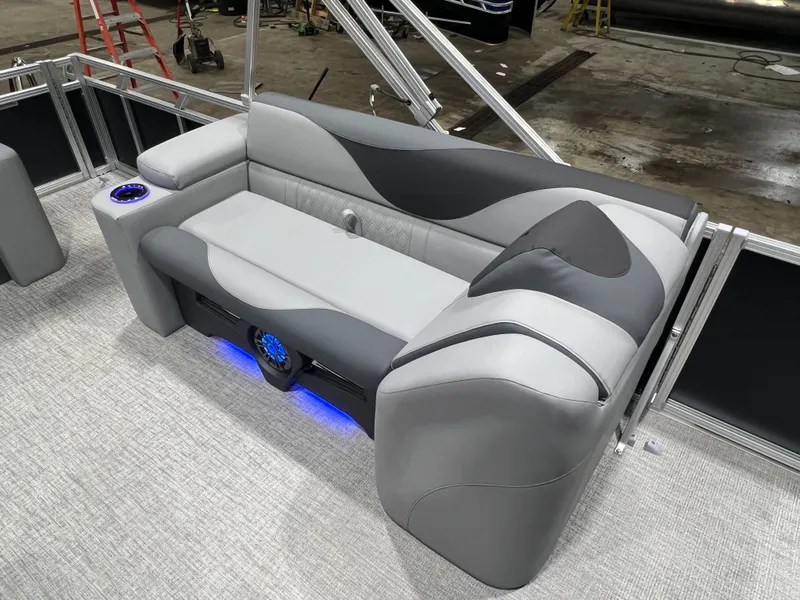 Slide: The Image of Tahoe LTZ 2385 Elite Cruise Tritoon & Honda 4-Stroke EFI 2026 - 14