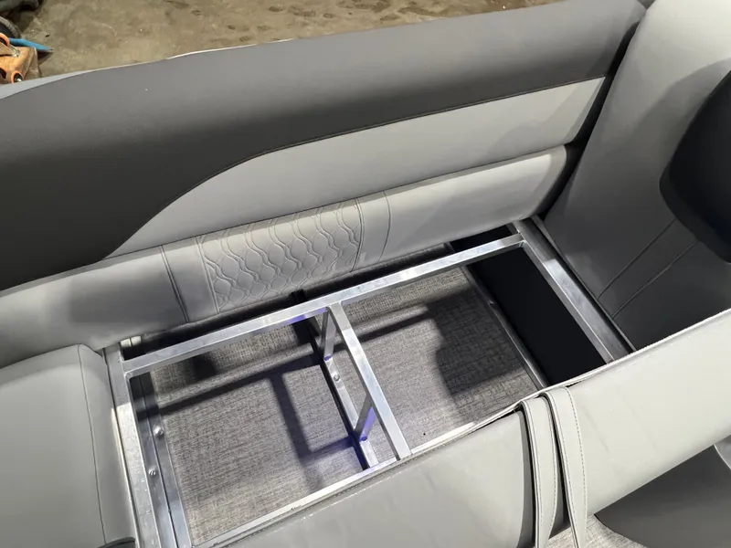 Slide: The Image of Tahoe LTZ 2385 Elite Cruise Tritoon & Honda 4-Stroke EFI 2026 - 22