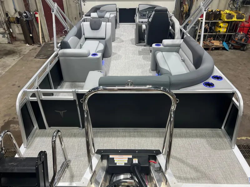 Slide: The Image of Tahoe LTZ 2385 Elite Cruise Tritoon & Honda 4-Stroke EFI 2026 - 28