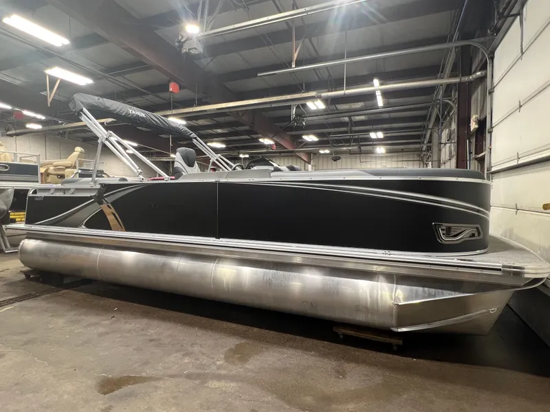 Slide: The Image of Tahoe LTZ 2385 Elite Cruise Tritoon & Honda 4-Stroke EFI 2026 - 32