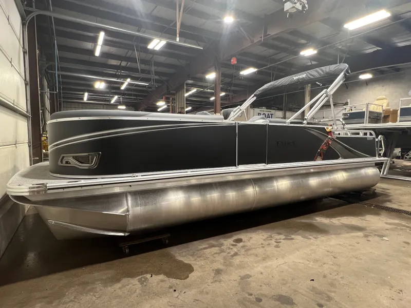 Slide: The Image of Tahoe LTZ 2385 Elite Cruise Tritoon & Honda 4-Stroke EFI 2026 - 34