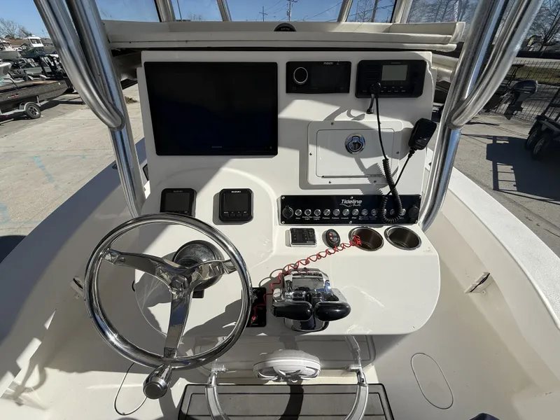 Slide: The Image of TideLine Boats 235 Hybrid 2020 - 17