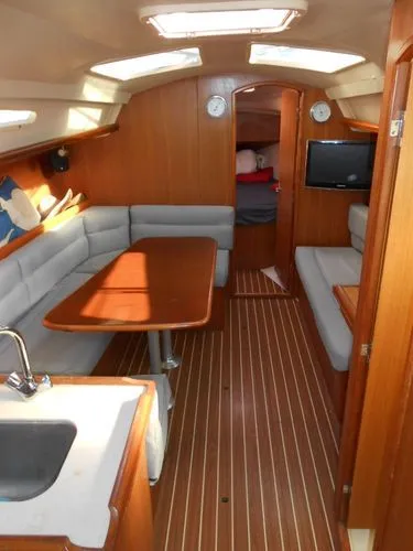 Slide: The Image of 2007 Hunter 33 - Image 4 - 4