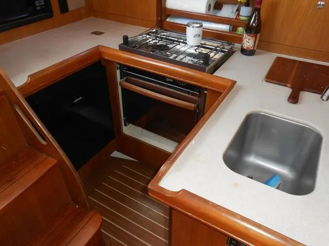 Slide: The Image of 2007 Hunter 33 - Image 5 - 5