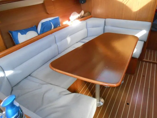 Slide: The Image of 2007 Hunter 33 - Image 6 - 6