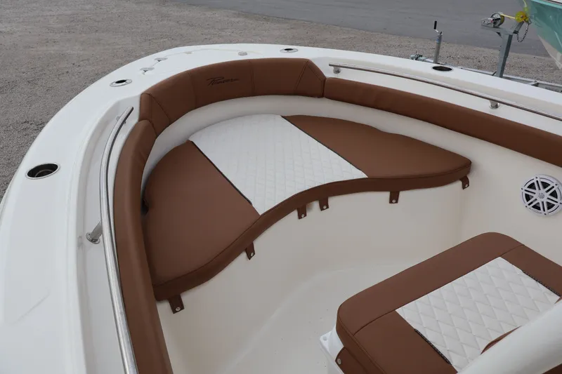 Slide: The Image of Pioneer 202 Sportfish 2026 - 10