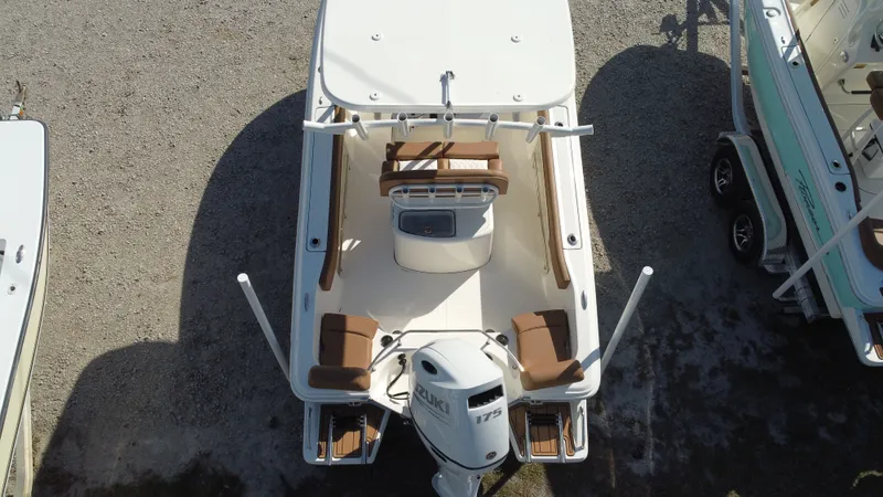 Slide: The Image of Pioneer 202 Sportfish 2026 - 16