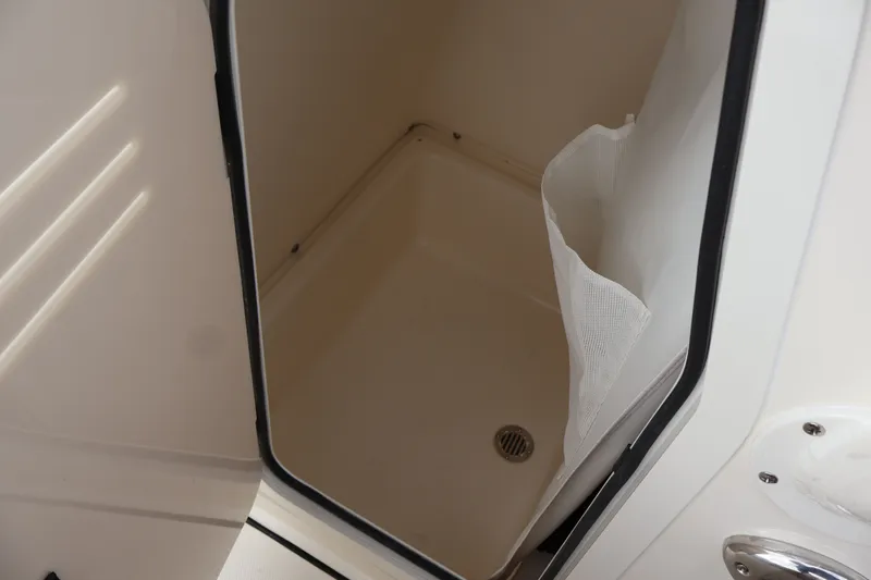 Slide: The Image of Pioneer 202 Sportfish 2026 - 20