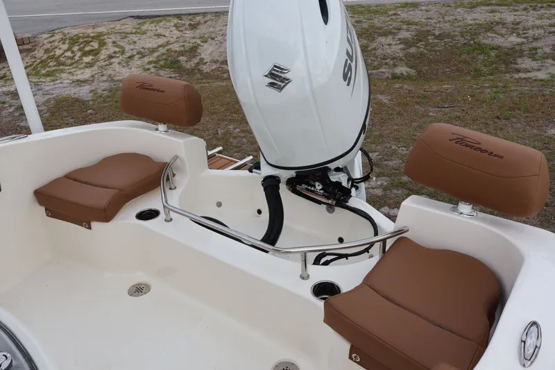 Slide: The Image of Pioneer 202 Sportfish 2026 - 5