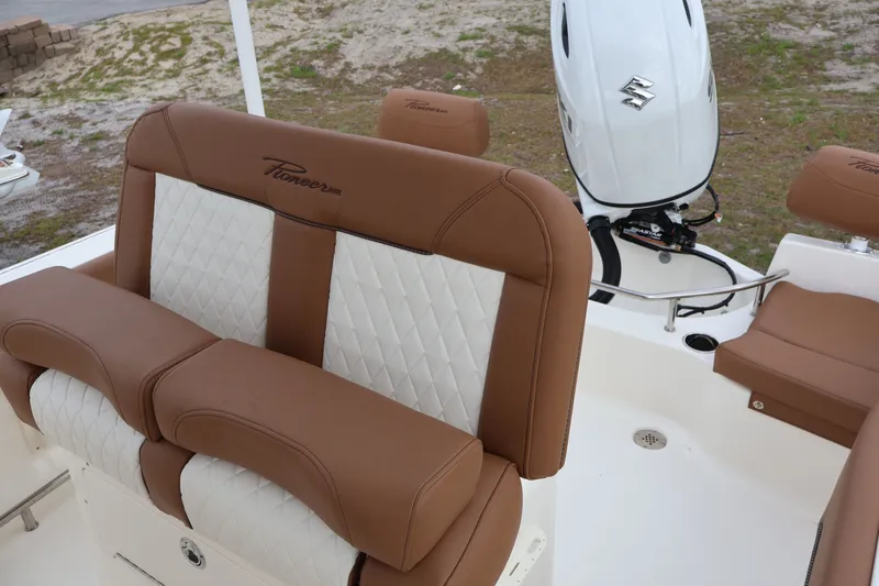 Slide: The Image of Pioneer 202 Sportfish 2026 - 7