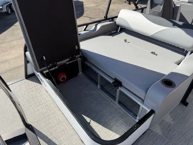 Slide: The Image of Avalon LSZ Versatile Rear Bench - 23' 2025 - 16