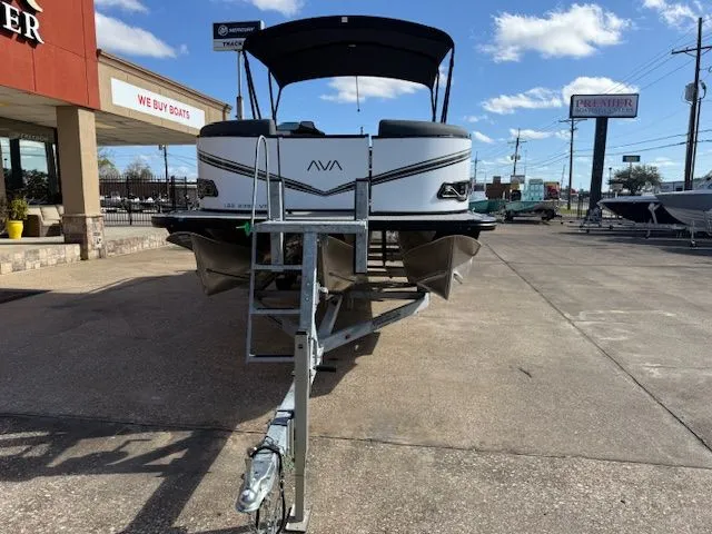 Slide: The Image of Avalon LSZ Versatile Rear Bench - 23' 2025 - 6