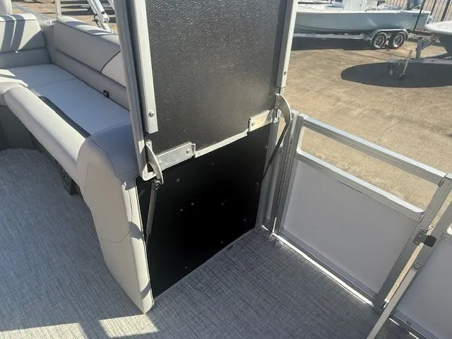 Slide: The Image of Avalon Venture 85 Quad Fish - 21' 2026 - 10