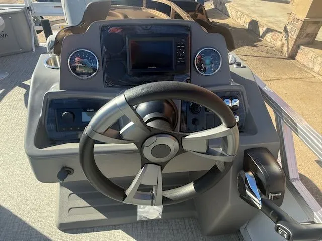 Slide: The Image of Avalon Venture 85 Quad Fish - 21' 2026 - 16