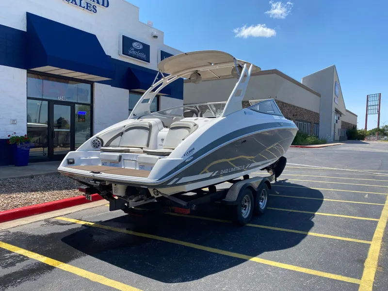 Slide: The Image of Yamaha 242 Limited S 2015 - 8