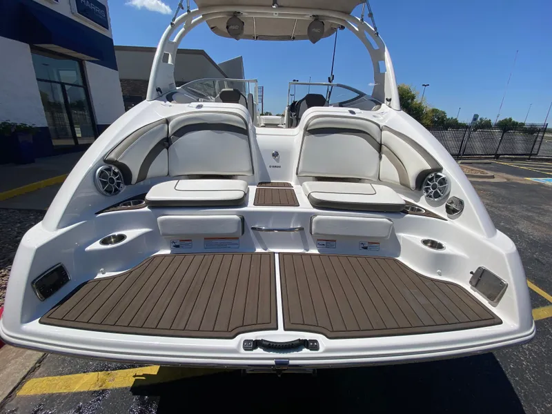 Slide: The Image of Yamaha 242 Limited S 2015 - 9