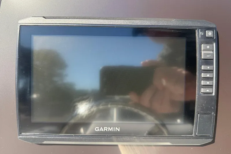 Slide: The Image of Garmin marine GPS device on 2005 Sailfish 218 CC boat dashboard. - 17