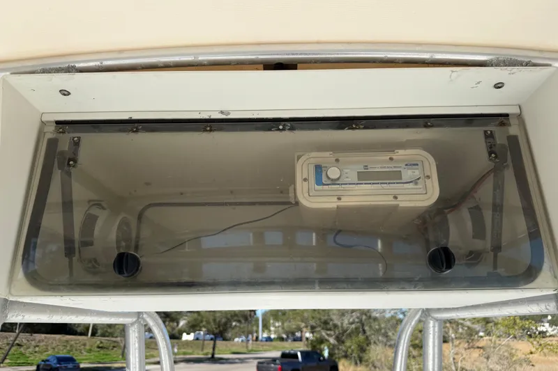 Slide: The Image of 2005 Sailfish 218 CC boat console with radio and speakers. - 18