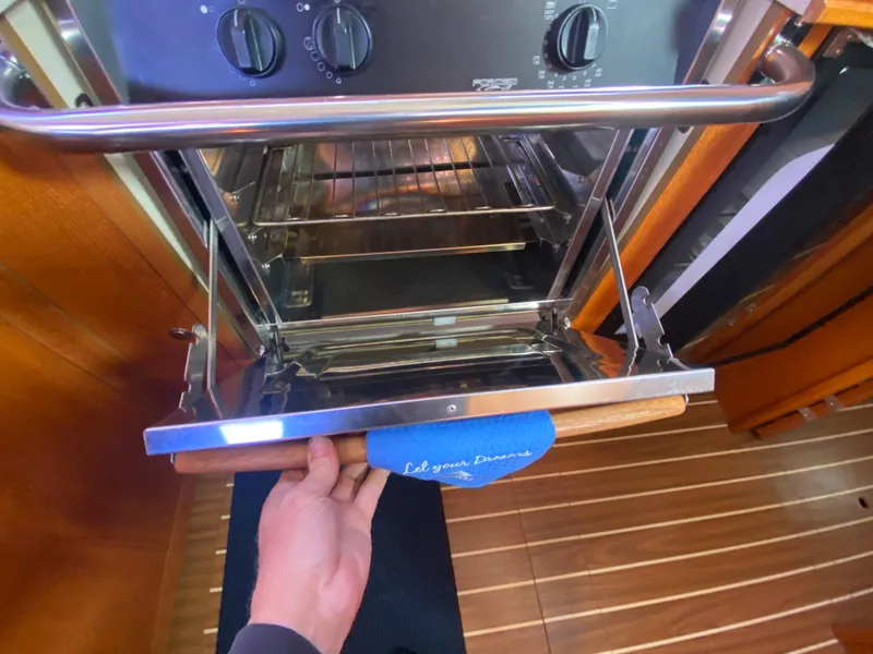 Slide: The Image of Open oven in a 2006 Hunter 38 yacht. - 39