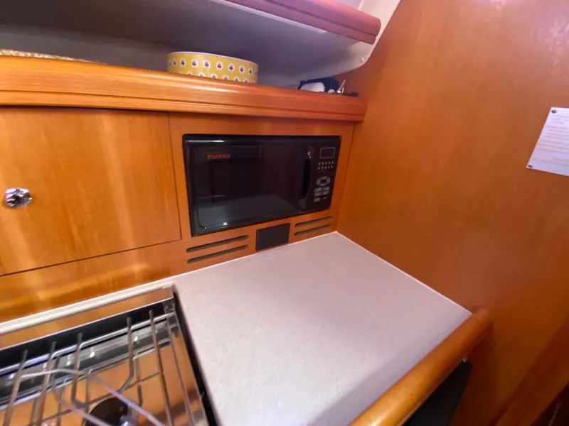 Slide: The Image of Galley area of a 2006 Hunter 38 yacht. - 40