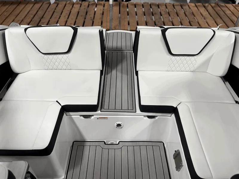 Slide: The Image of Yamaha 222SE 2026 - 18