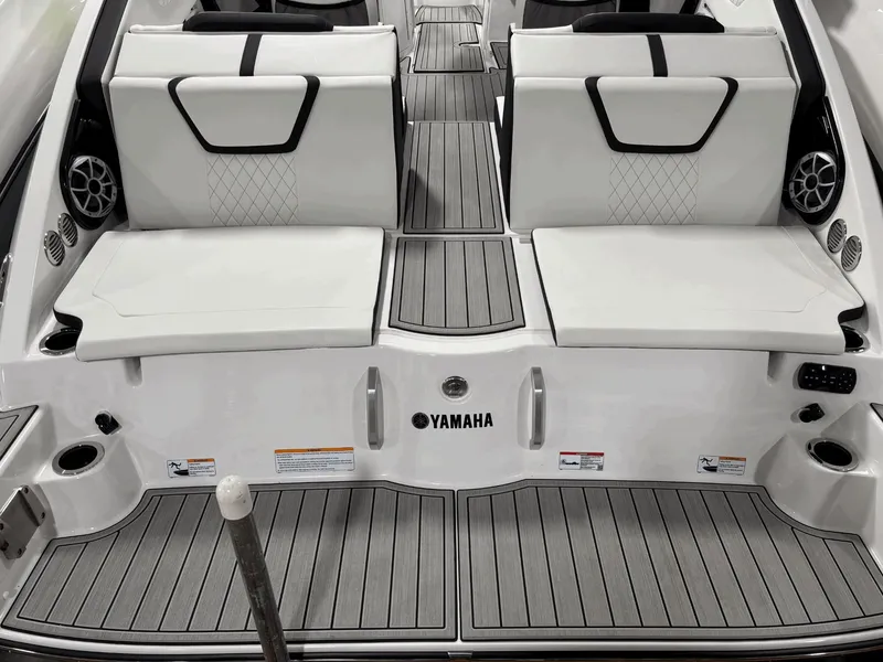 Slide: The Image of Yamaha 222SE 2026 - 19