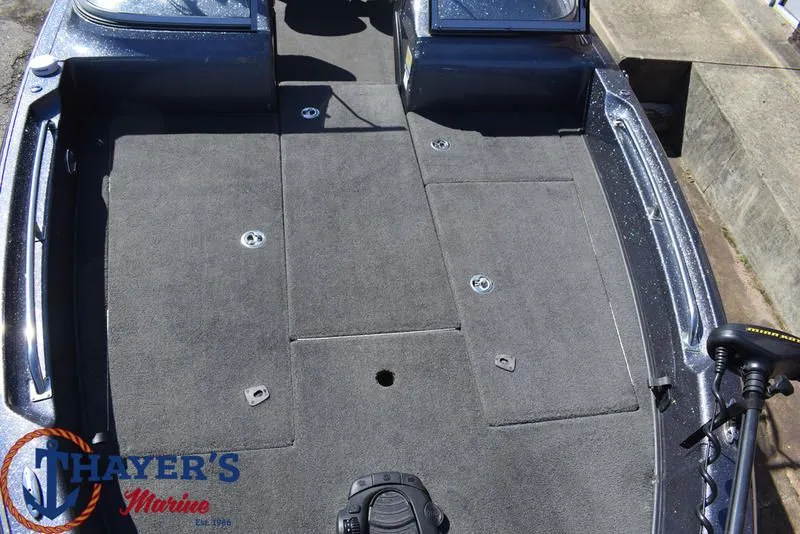 Slide: The Image of Triton 216 Allure 2017 - 11